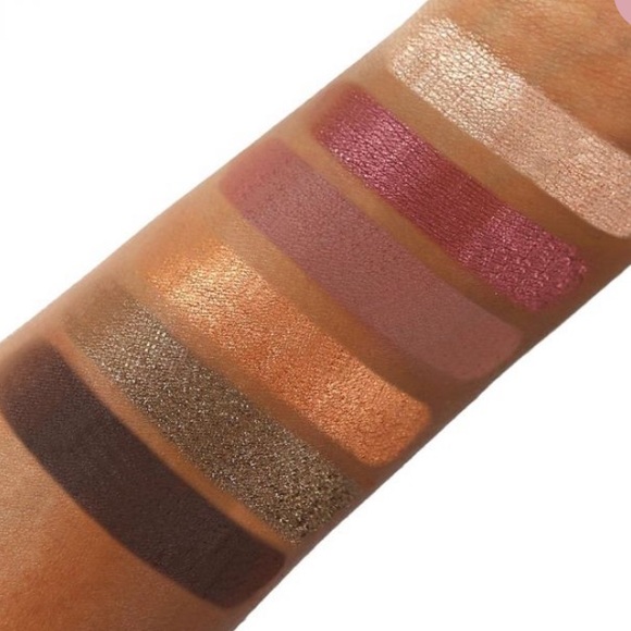 Wanderess™ Rush Eyeshadow Palette - Picture 3 of 5